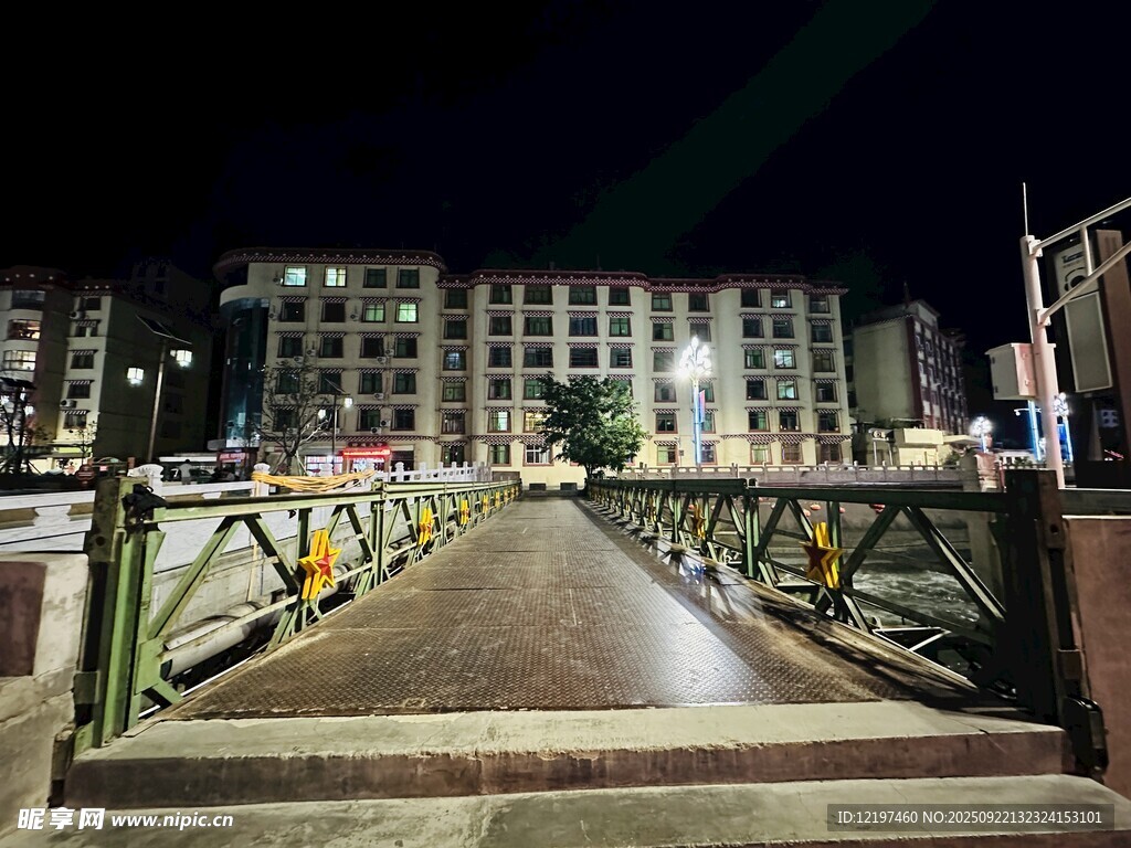 夜晚城市桥梁夜景画面