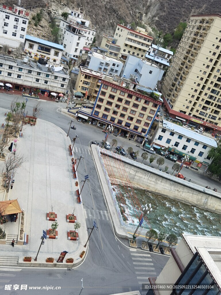 俯瞰城市一角建筑景观