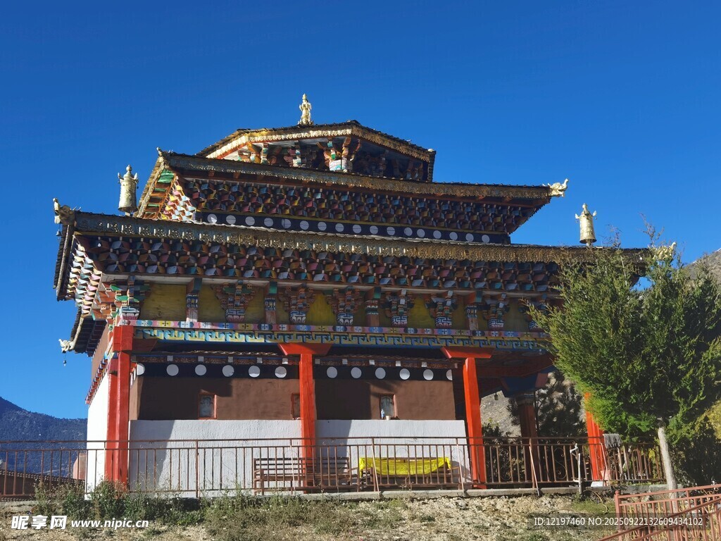藏式古建筑尽显独特韵味