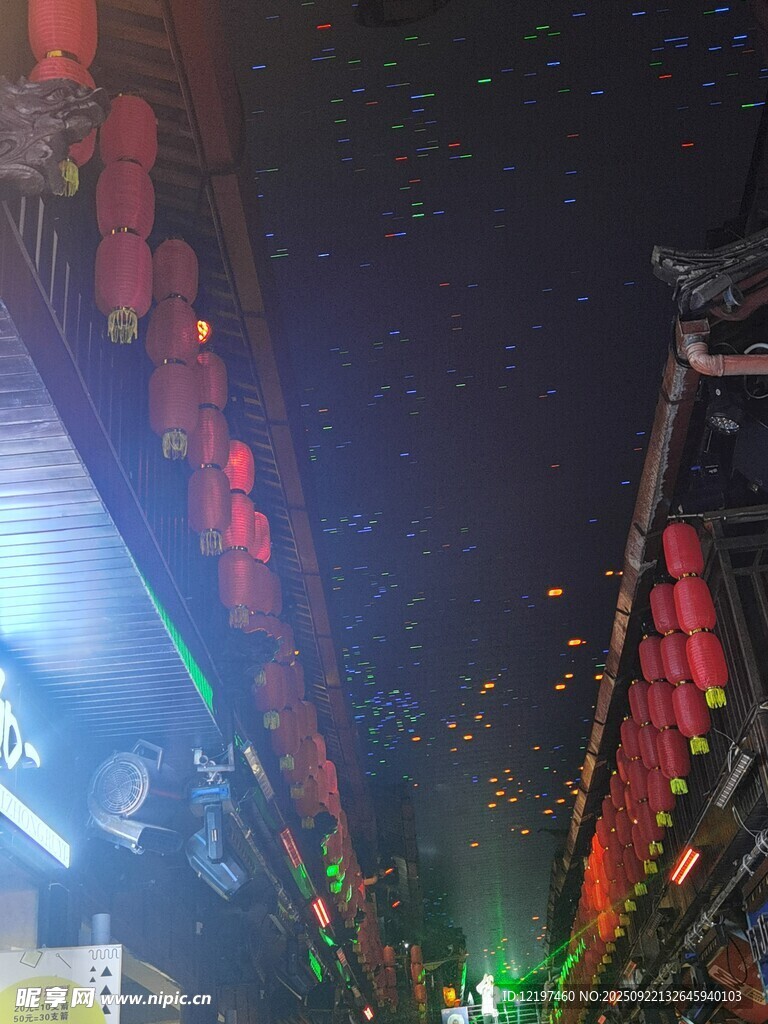 城市夜景中的绚烂灯光