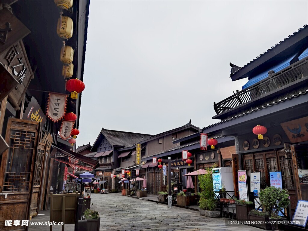 古街风貌传统建筑韵味浓