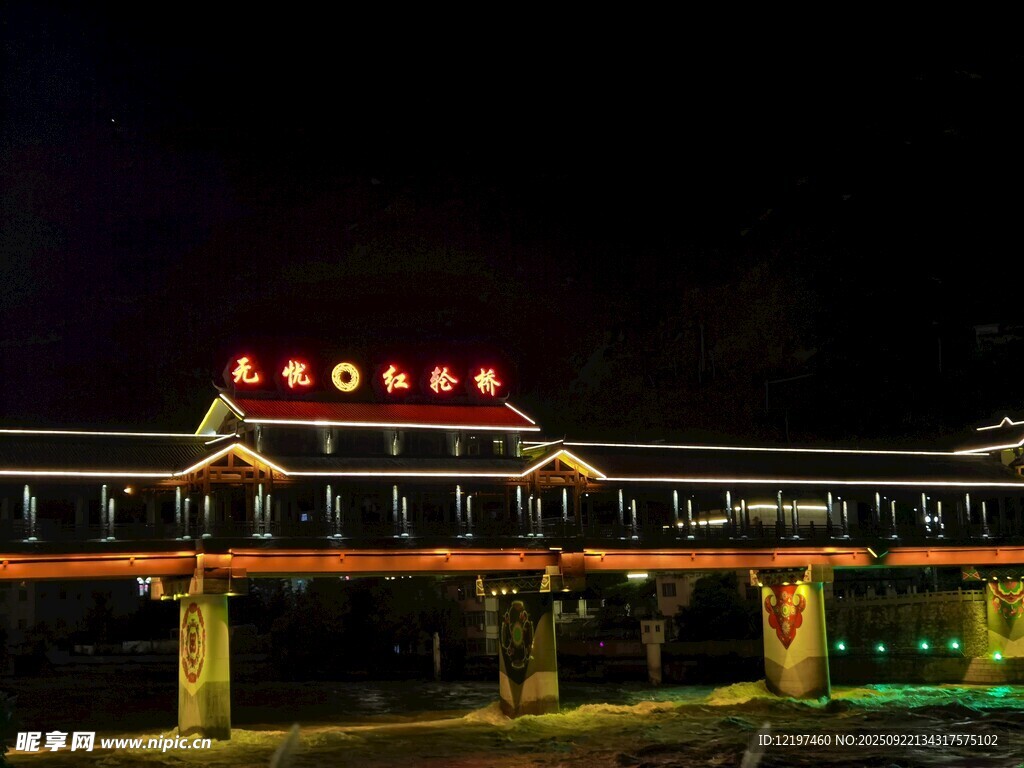 夜晚中式桥体灯光景观