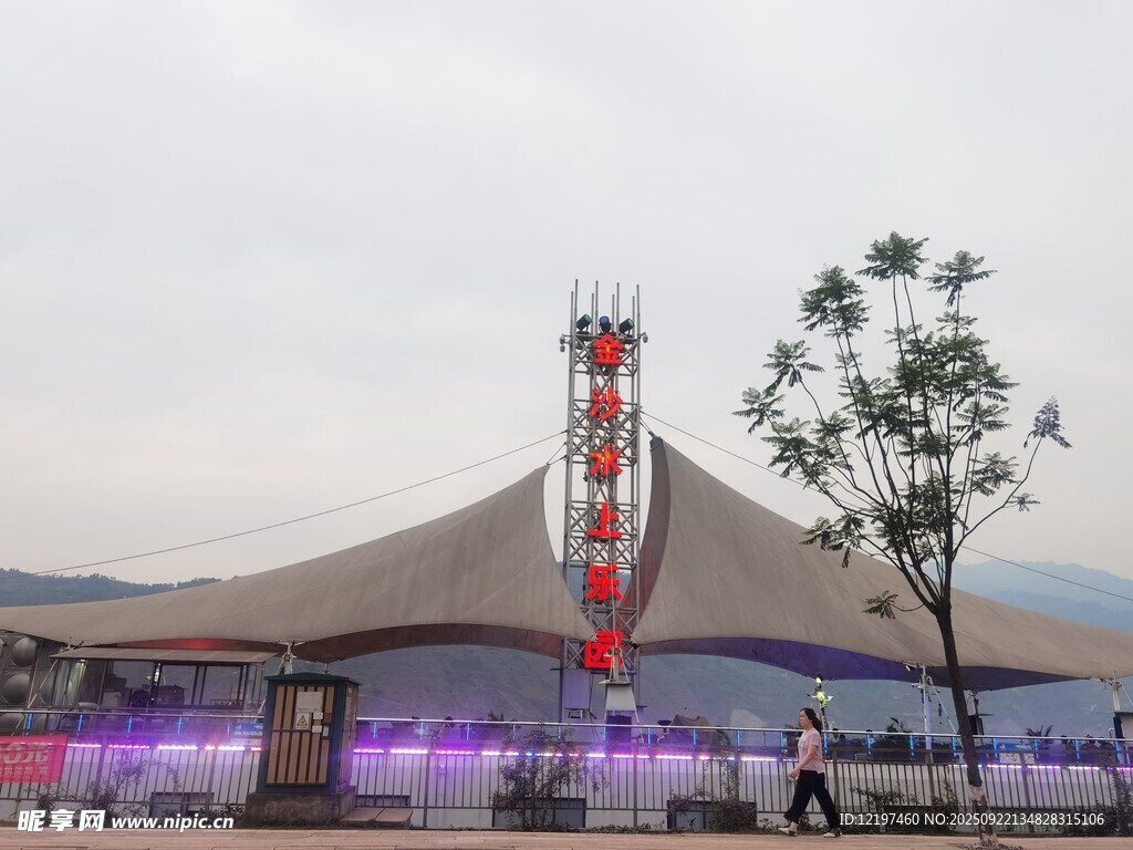 户外特色帐篷活动场景