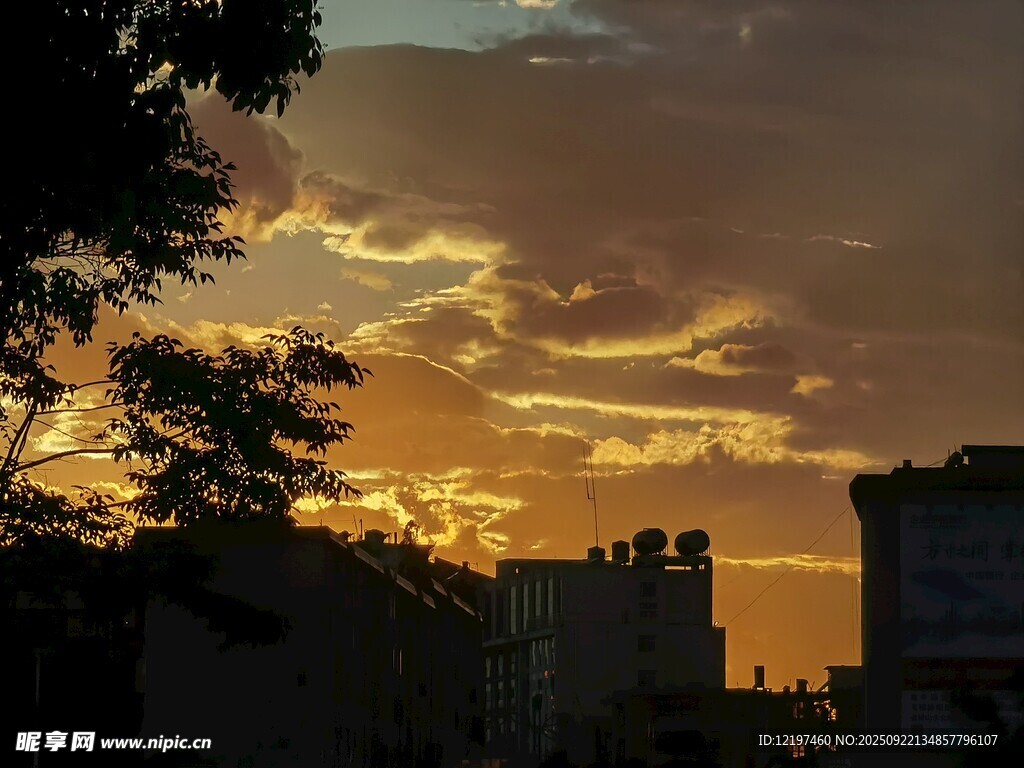 城市黄昏天空美景