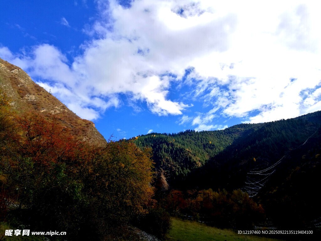 秋日山间美景