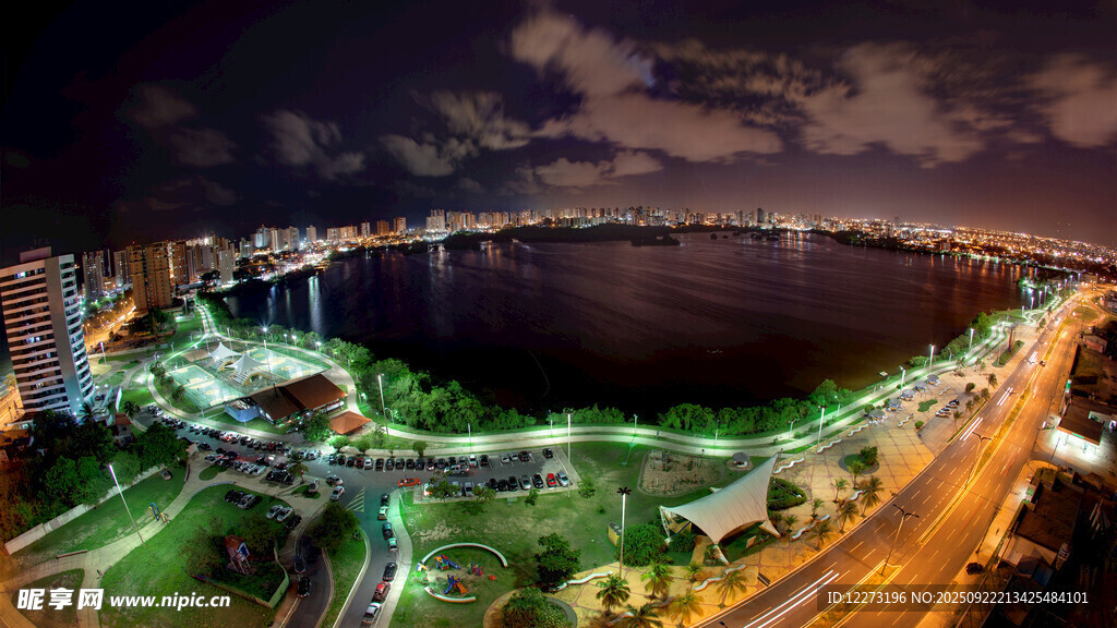 城市璀璨夜景俯瞰图