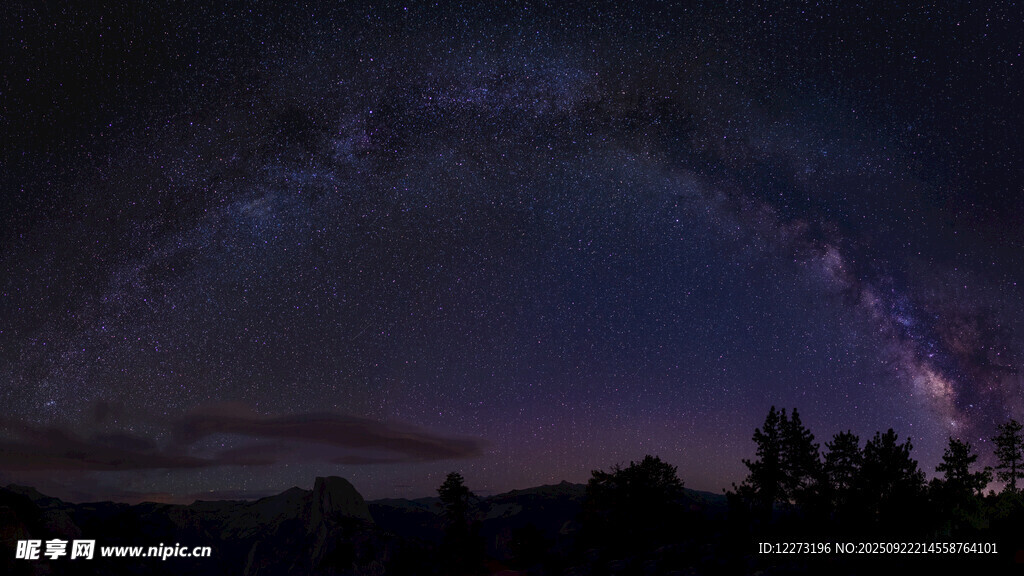 夜空下的璀璨星河美景