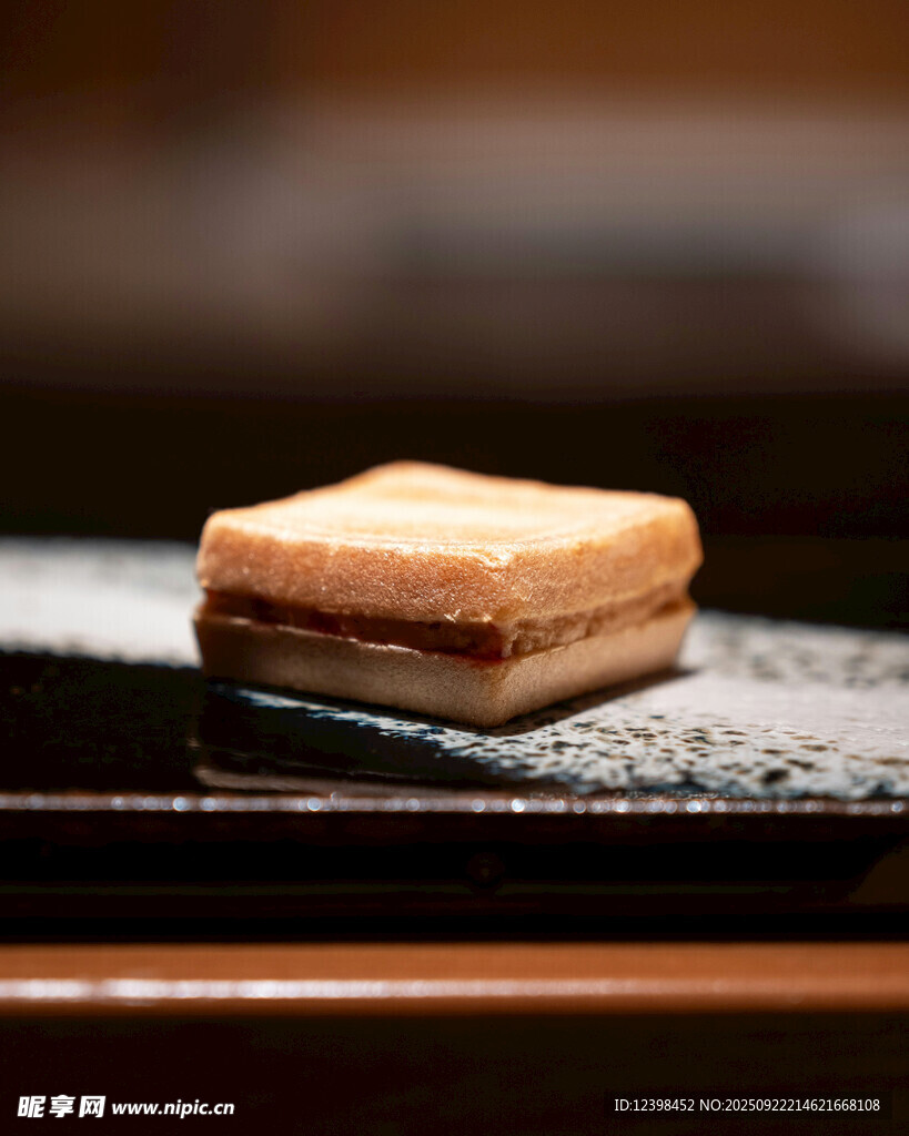 精致方形糕点