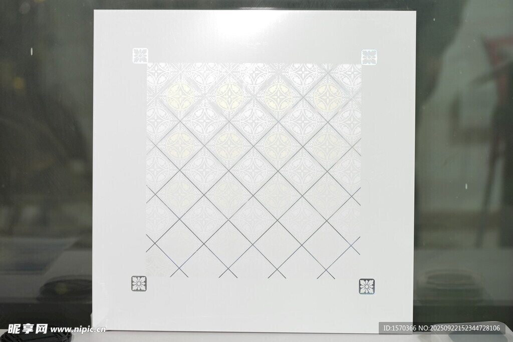 白色菱形图案透明塑料板