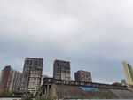 城市中老旧废弃的高楼群