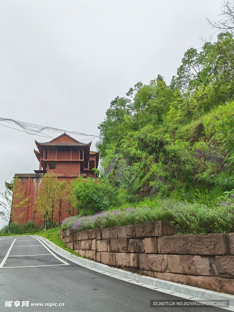 路边古建筑风光
