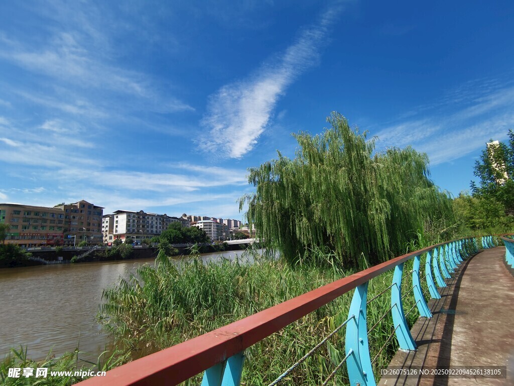 河畔风景漫步休闲好去处