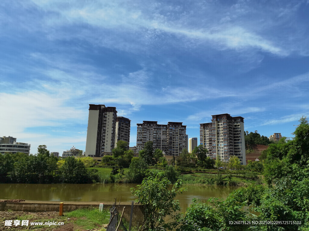 城郊住宅区与自然景观