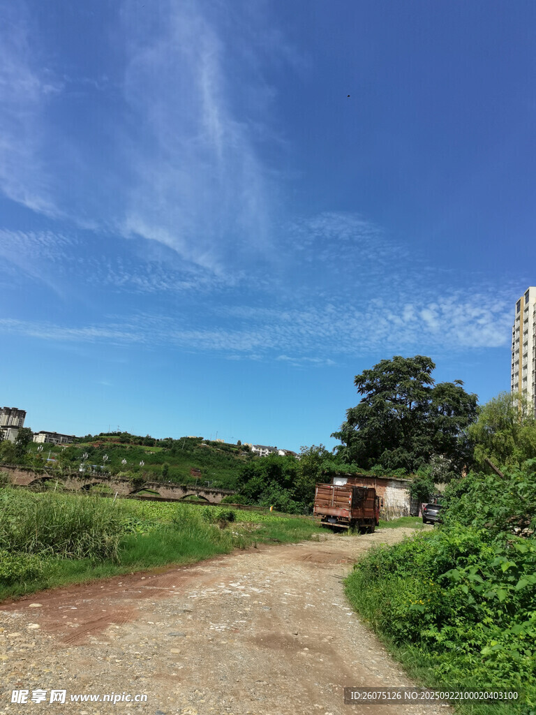 乡村土路风光