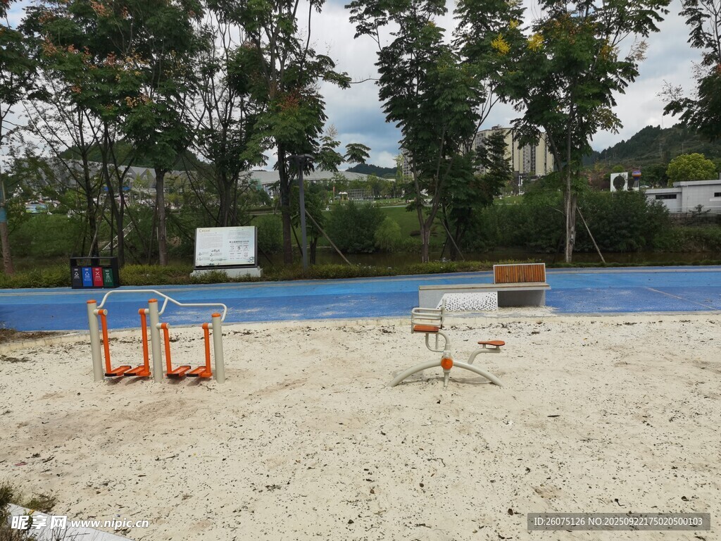 户外沙滩休闲场景