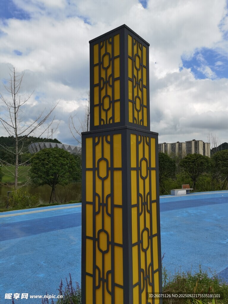 湖边镂空装饰景观柱