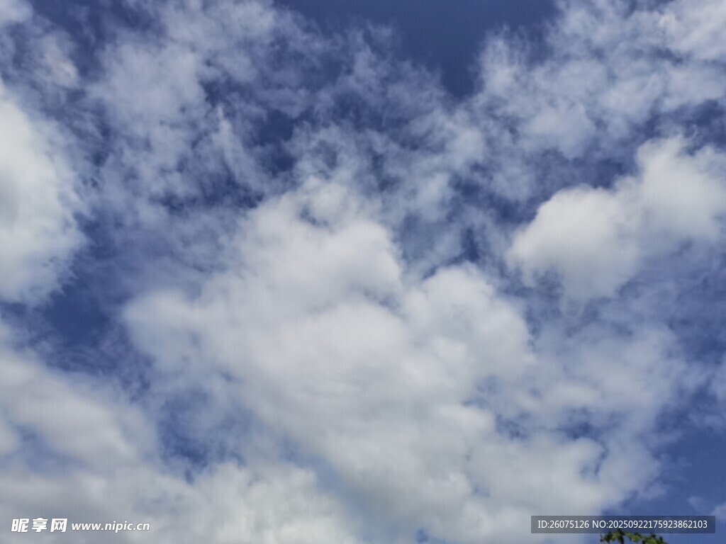 蓝天白云美景