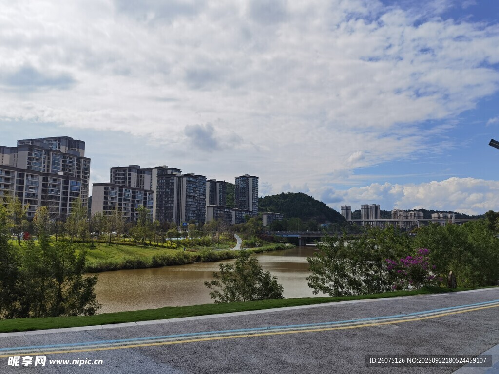 城市河畔风景