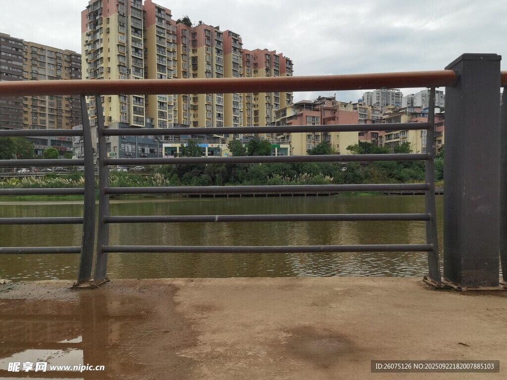 城市河畔景观