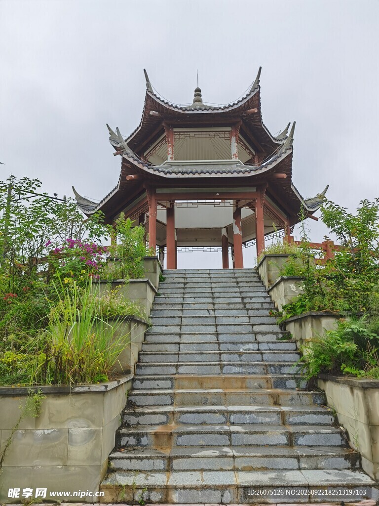 古亭石阶尽显中式园林美