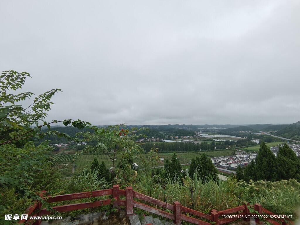 山间观景台风景