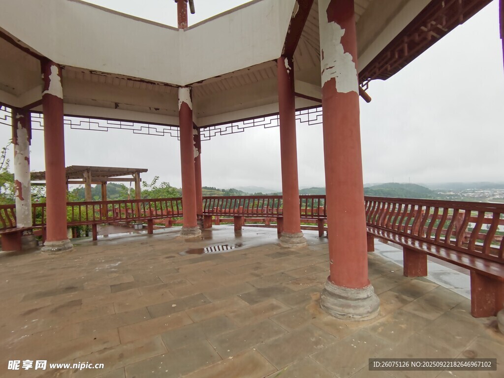 湖畔古亭风景
