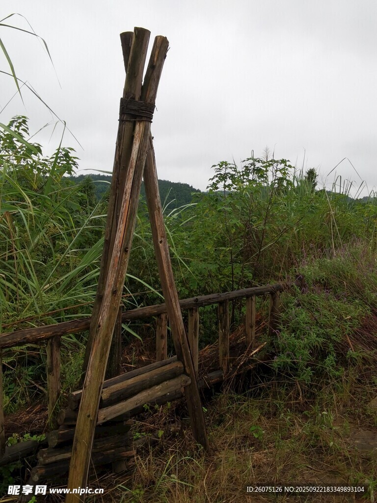 野外木制三角架装置