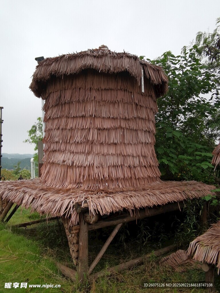 传统草顶小屋