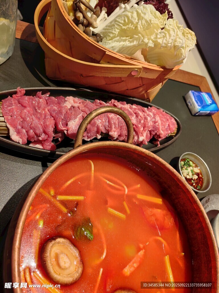 美味火锅食材丰富诱人