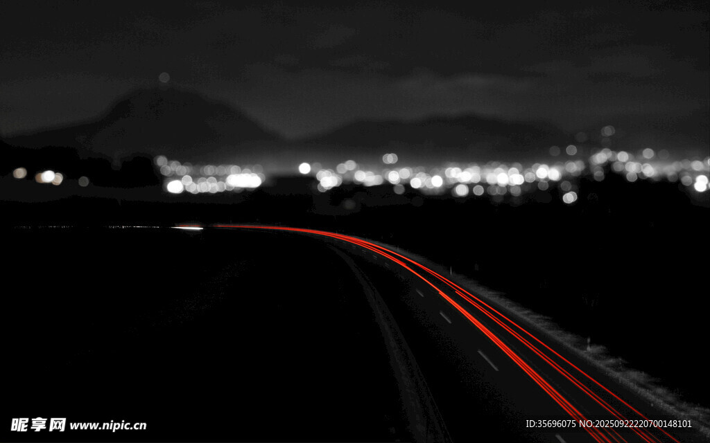 夜晚公路光轨美景