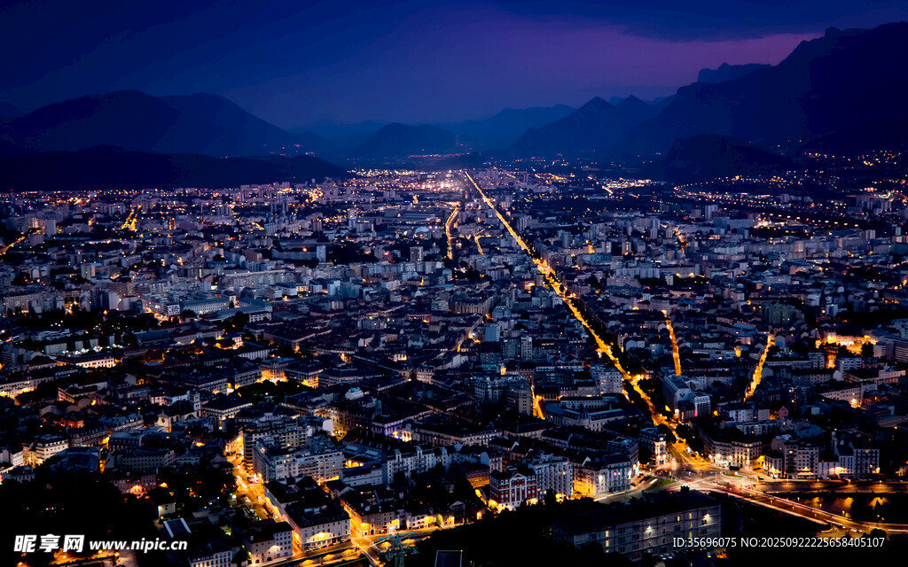 城市璀璨夜景俯瞰图