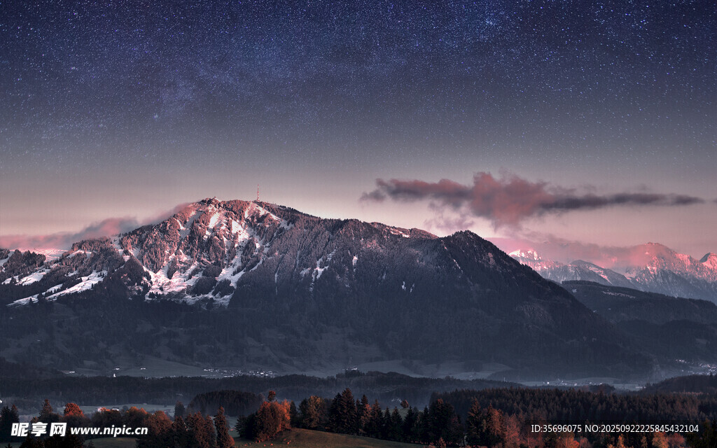 雪山星空下的壮丽自然景观