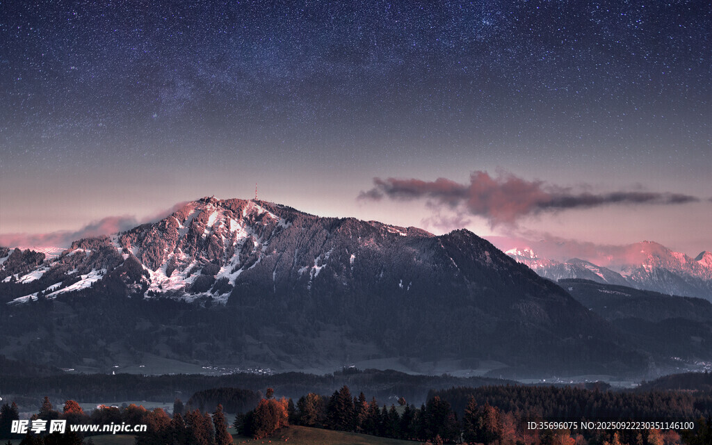 壮丽雪山星空美景
