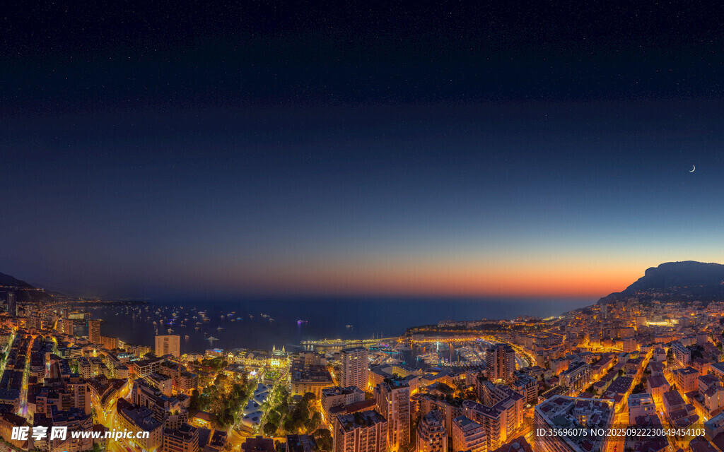 夜幕下的城市与远方海景