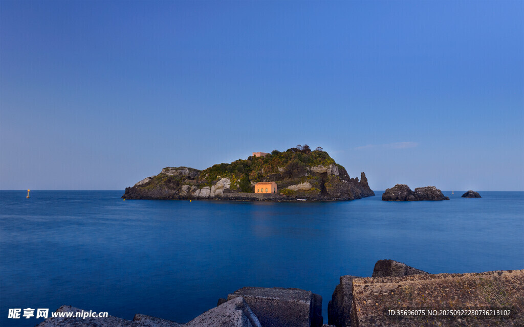 海边岛屿美景