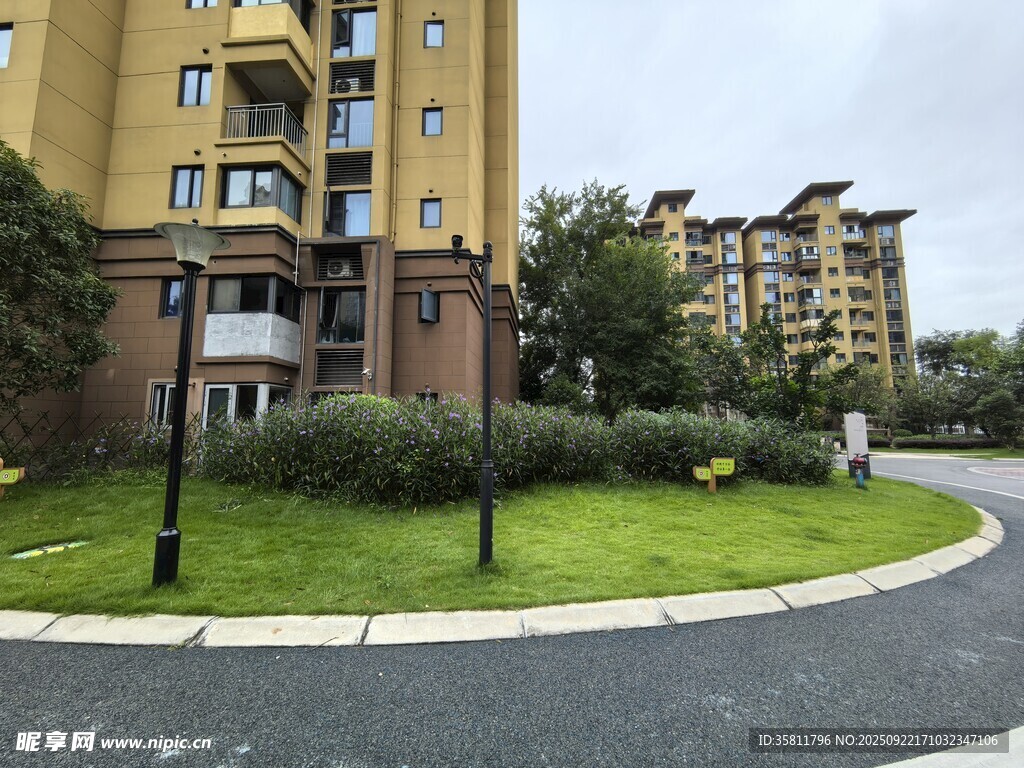 小区内的绿化与建筑景观