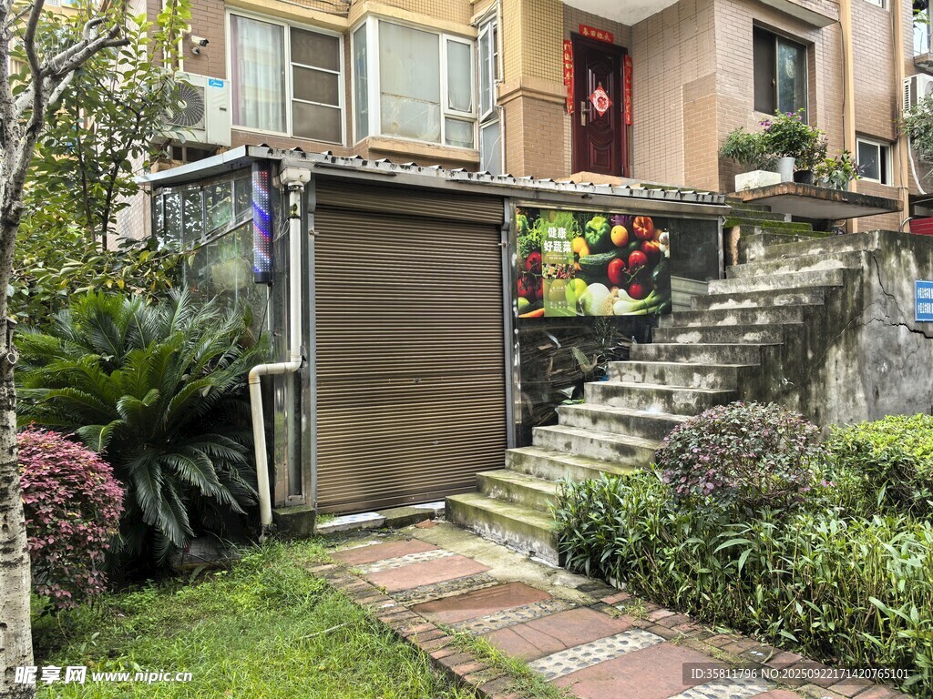 住宅门前景观与车库