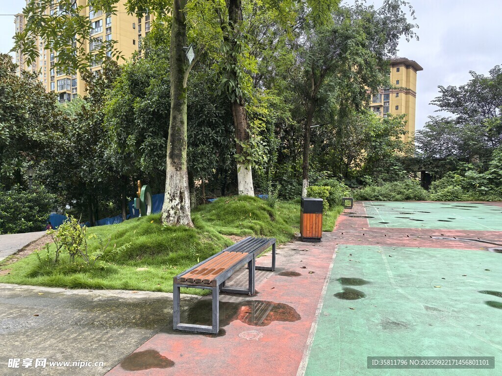 小区内的休闲绿化景观
