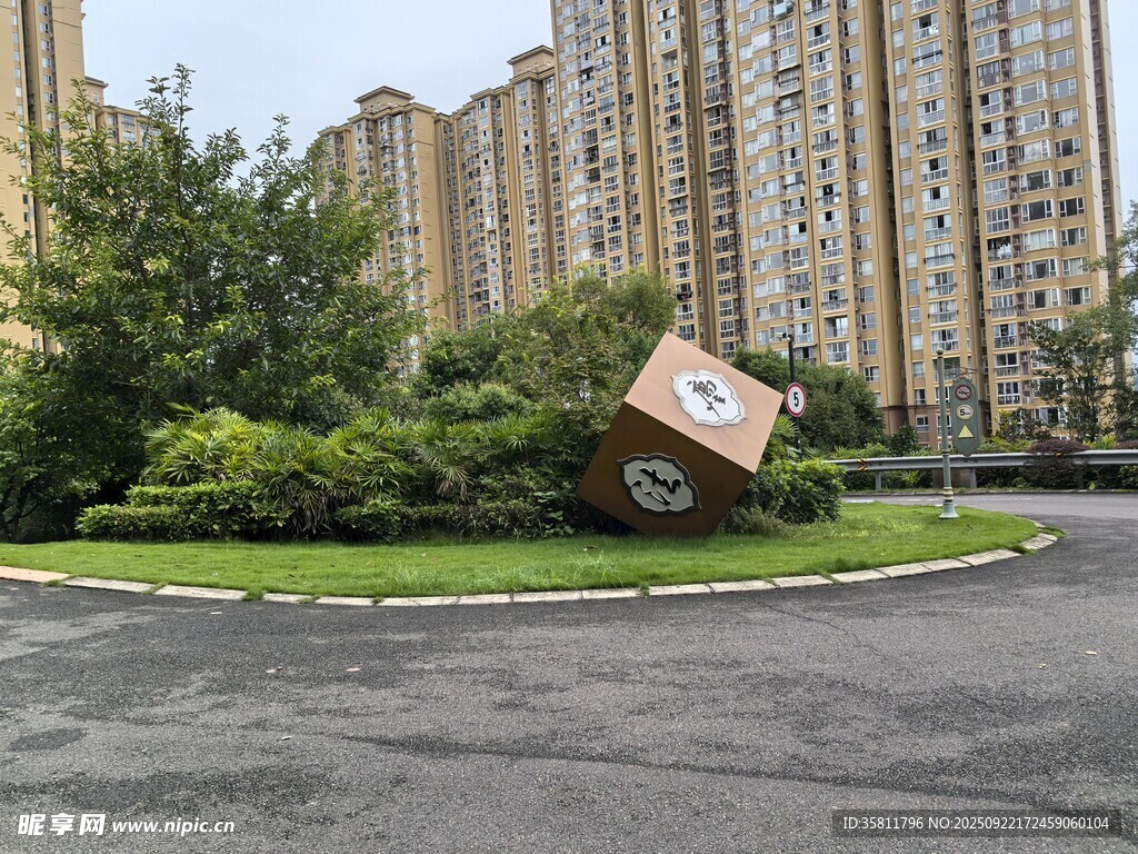 小区景观中的特色雕塑