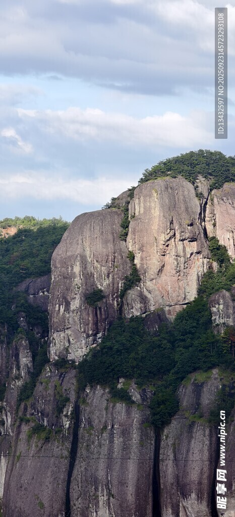 壮丽险峻的山峰景色