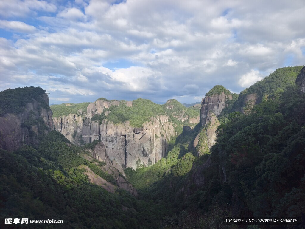 壮丽山峦美景