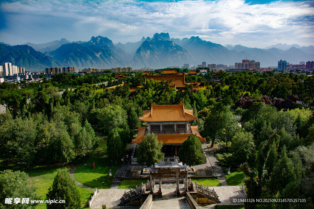 山林中的中式建筑景观