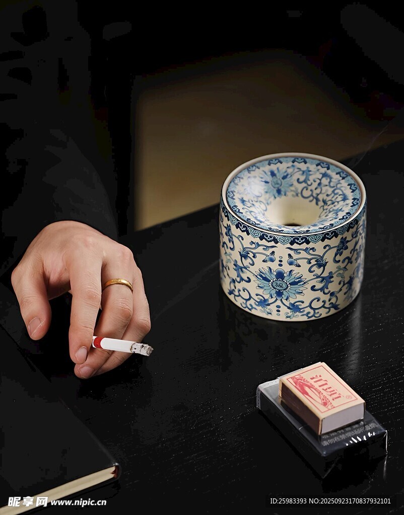 烟灰缸