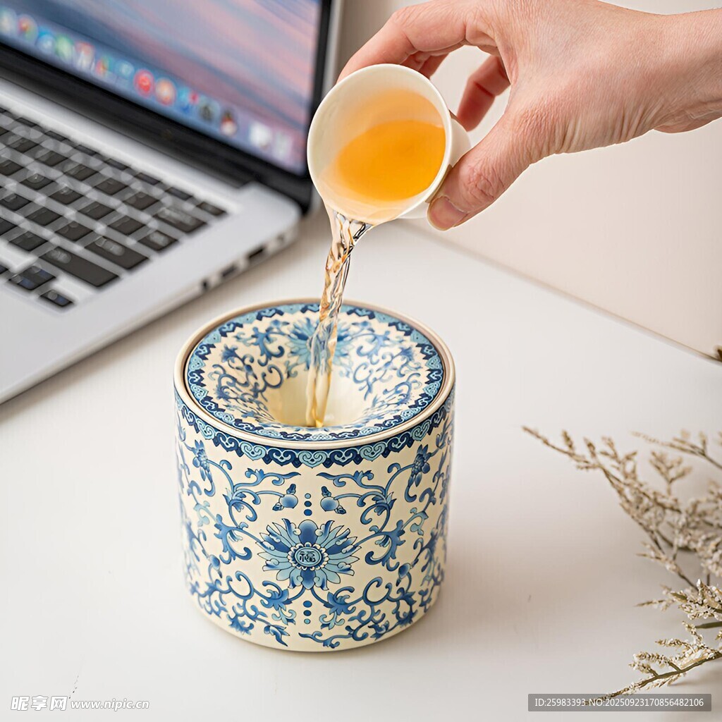 青花瓷杯