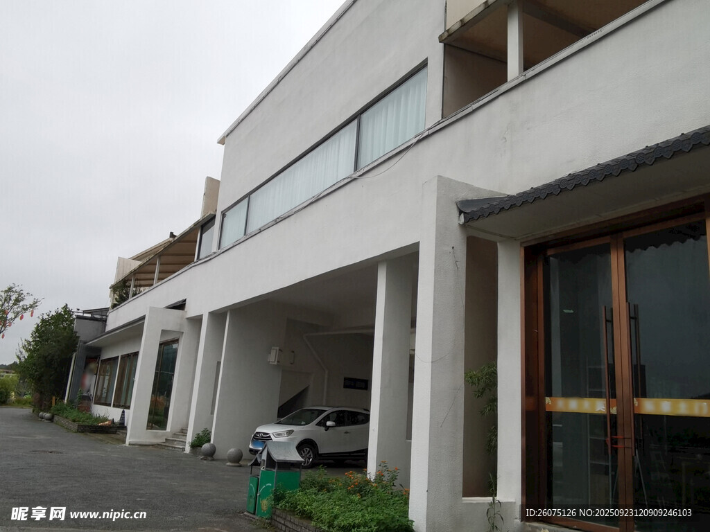 现代简约风格的多层住宅