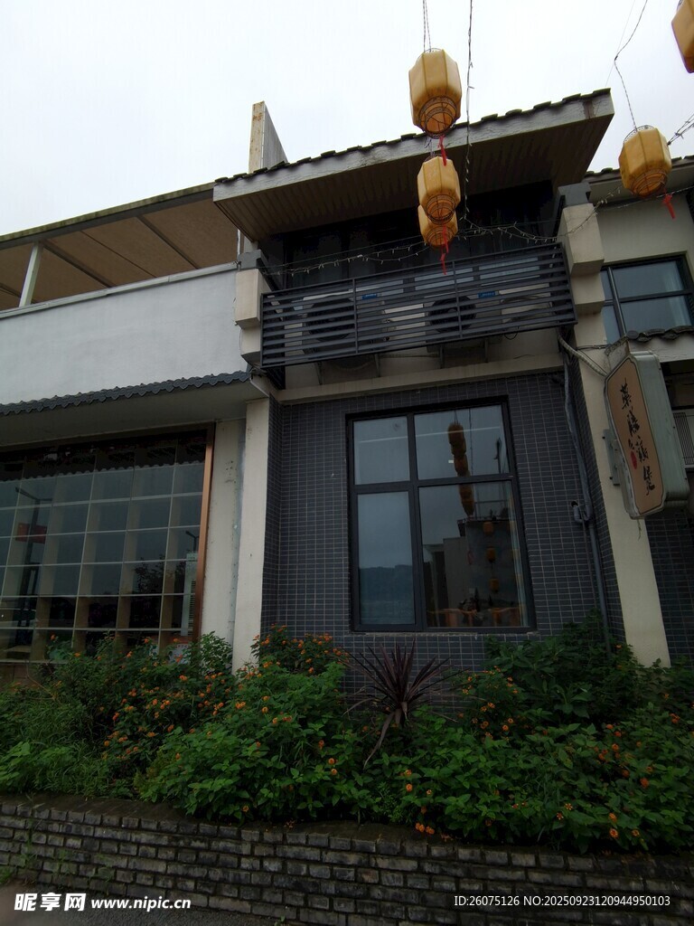 中式建筑外观古朴韵味浓