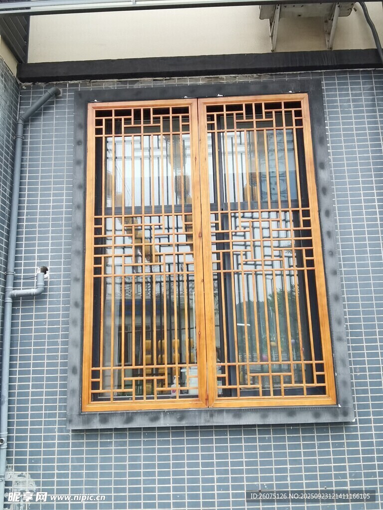 中式木质格栅窗户