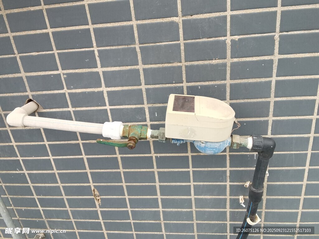 户外水龙头及水管装置