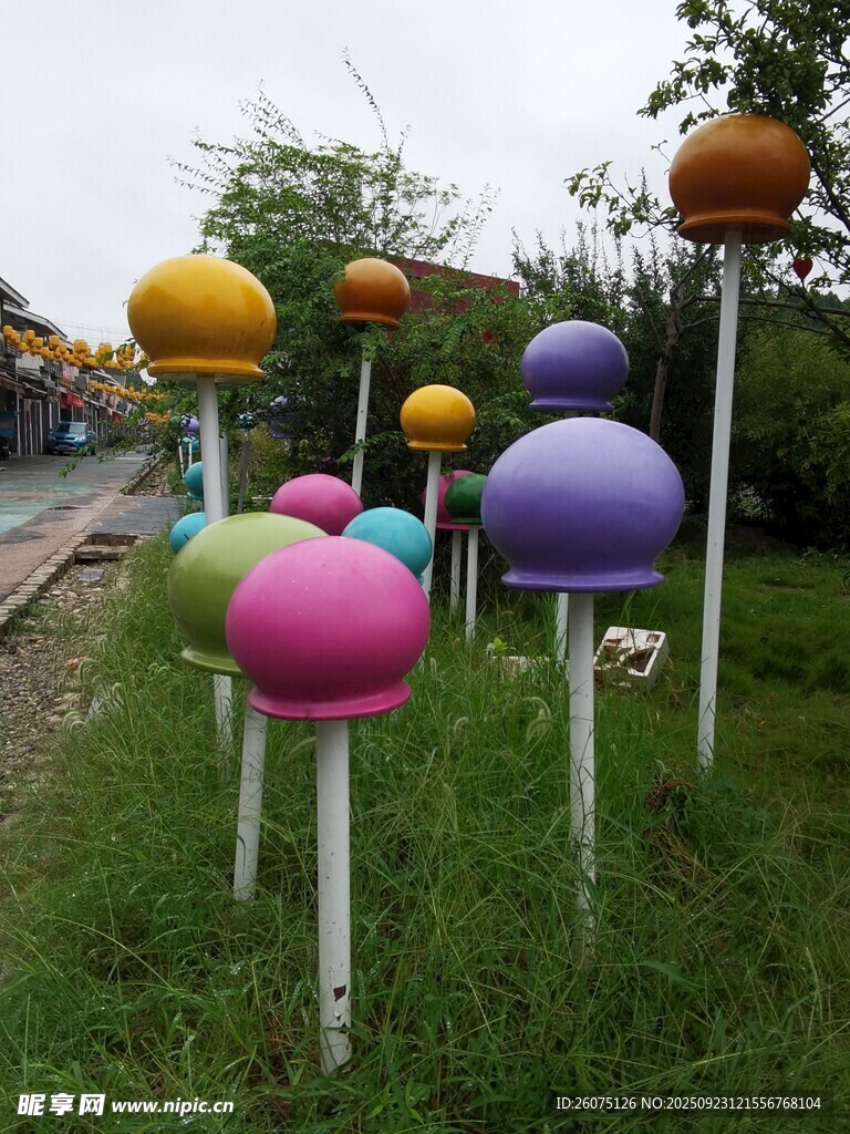 彩色蘑菇造型户外景观