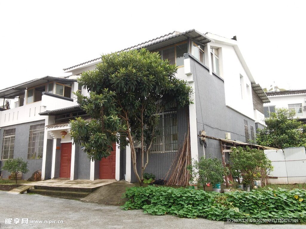 现代风格两层住宅外观